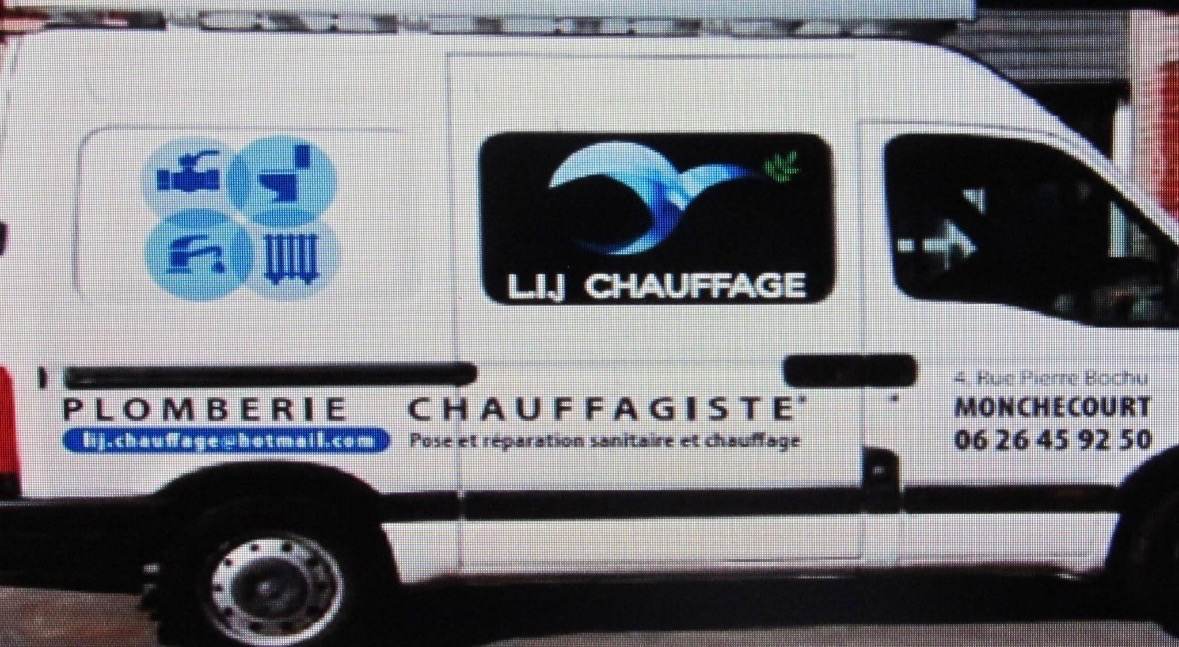 Camion de L.I.J Chauffage floqué « Plomberie · Chauffagiste », plombier chauffagiste à Monchecourt.